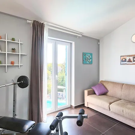 Cozy In Naselje Muzini With Wifi Holiday home