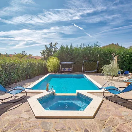 Holiday home Awesome In Naselje Muzini Tomisici