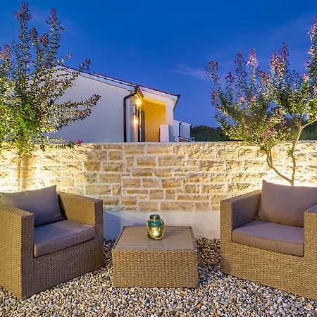 Holiday home Cozy In Naselje Muzini With Wifi