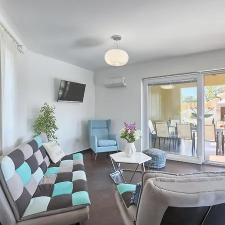 Awesome In Naselje Muzini Holiday home *