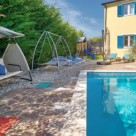 Сasa de vacaciones Cozy In Naselje Muzini With Wifi *