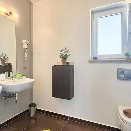 Incantevole Casa A Naselje Muzini Con Sauna Casa vacanze Tomisici