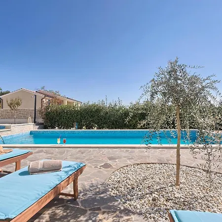 Сasa de vacaciones Cozy In Naselje Muzini With Wifi *
